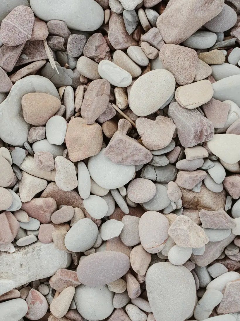 Natursteine in verschiedenen Größen